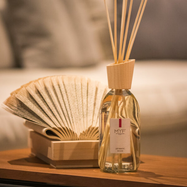 Dolce Vita Reed Diffuser 500 ml Aromatic Wood - Image 4